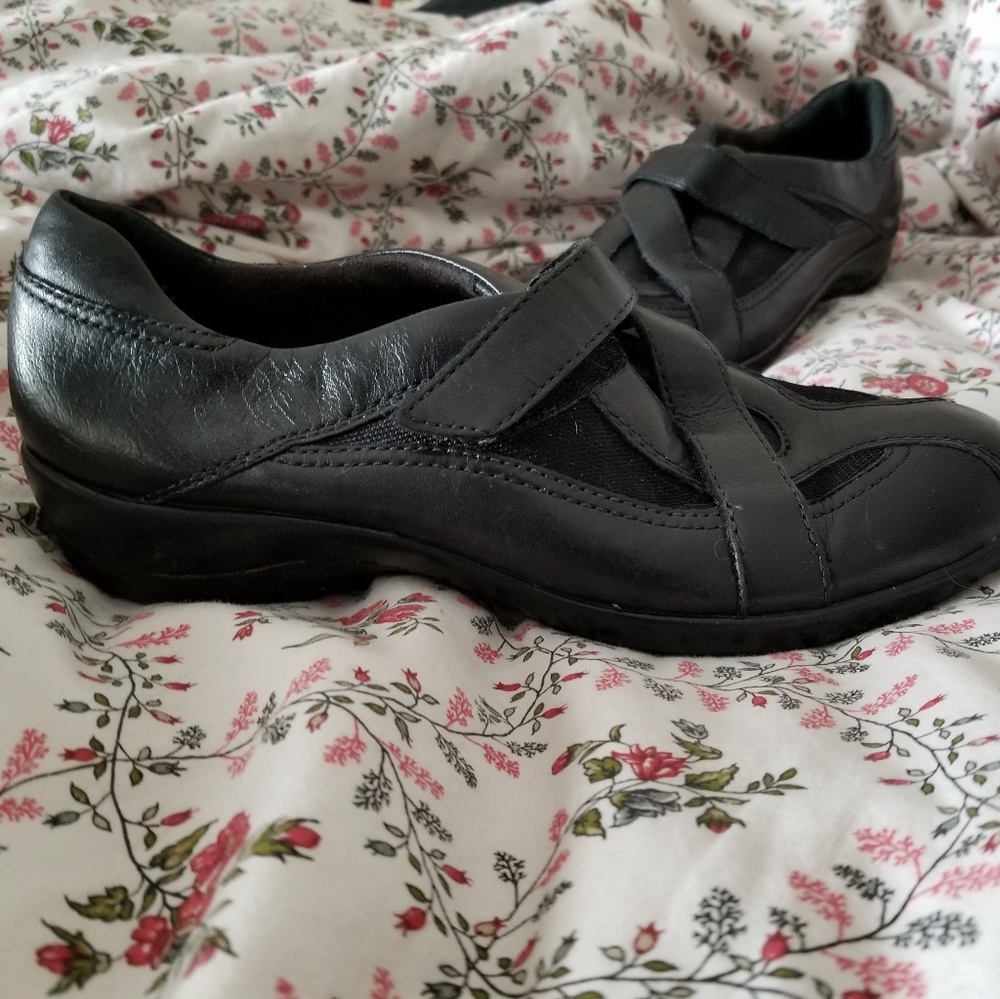 Black Clarks - Picture 4 of 4